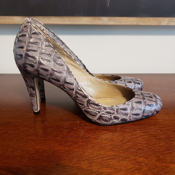 Talbots Gray Crocodile Embossed Pumps - Picture 4 of 10